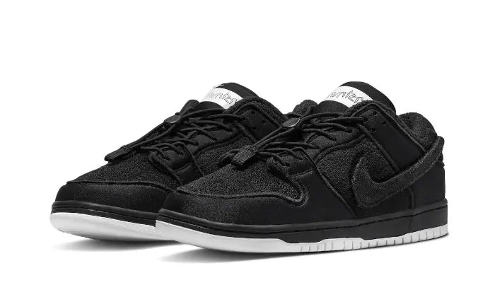 SB Dunk Low Gnarhunters